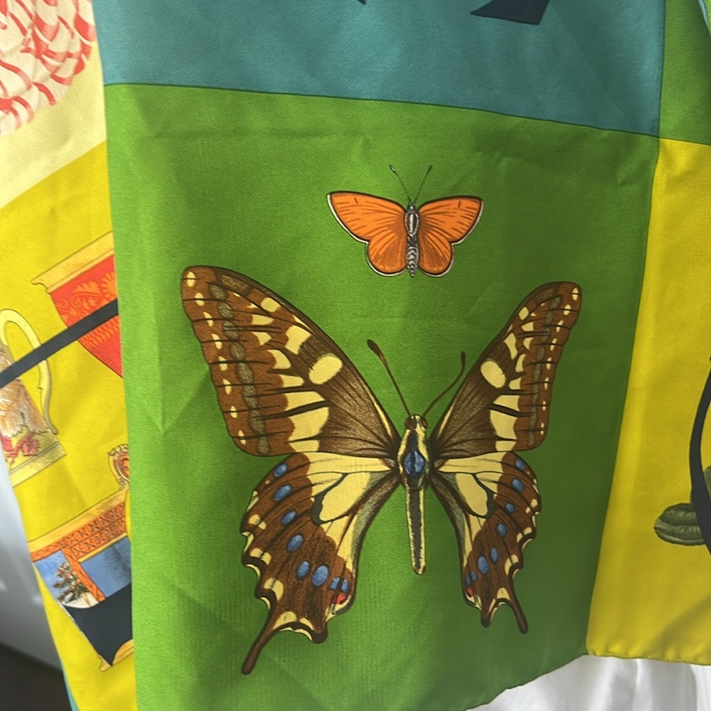 Gucci Vintage Logo Floral Butterfly Print Silk Scarf - Picture 7 of 8